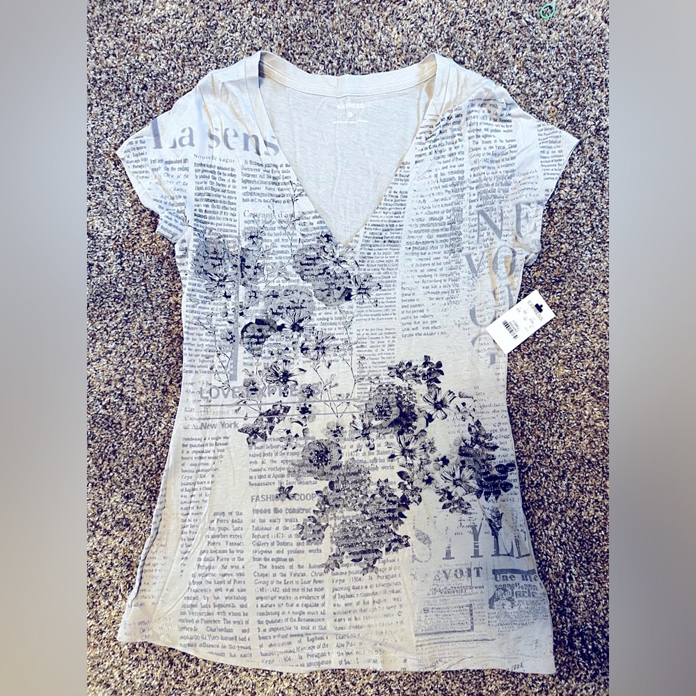 NWT Women’s XS Express Graphic Rhinestone T-Shirt